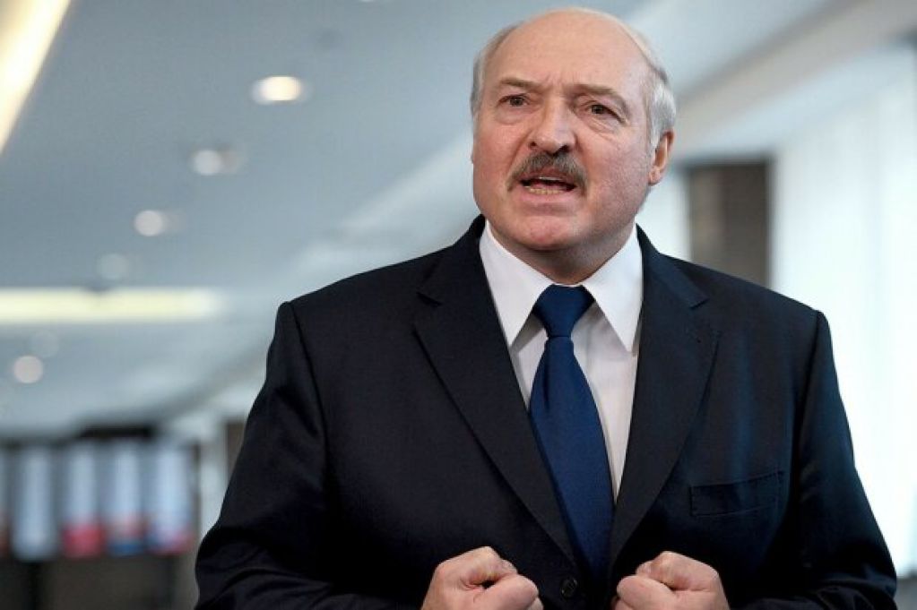 Лукашенко считает коронавирус психозом