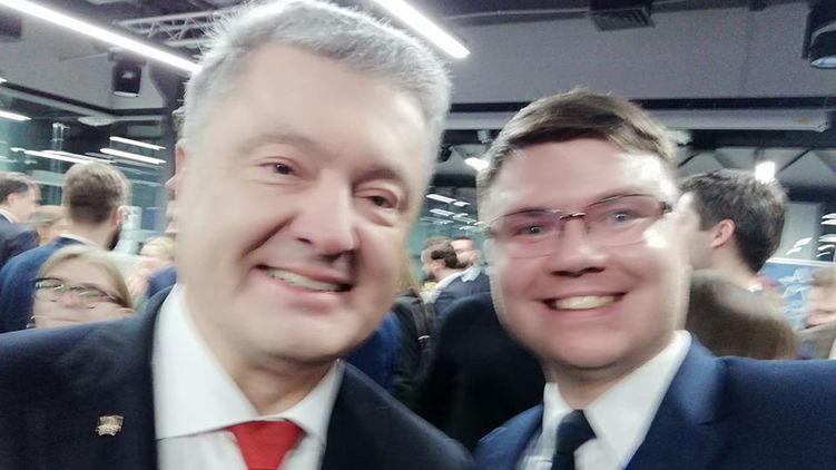 Белоруса выгнали с работы после фотки с Порошенко