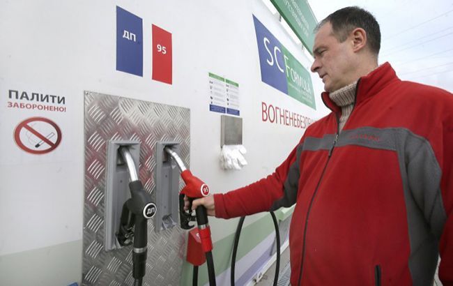 Крупнейшие АЗС в Украине резко снизили цены на топливо