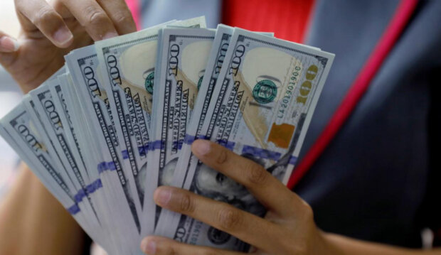 "Доллар по 100": астролог поразил прогнозом, чем закончится карантин