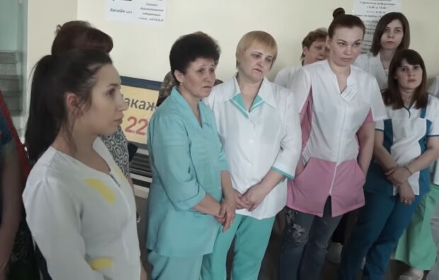 В Киеве медики бунтуют и не хотят принимать прибывших украинцев