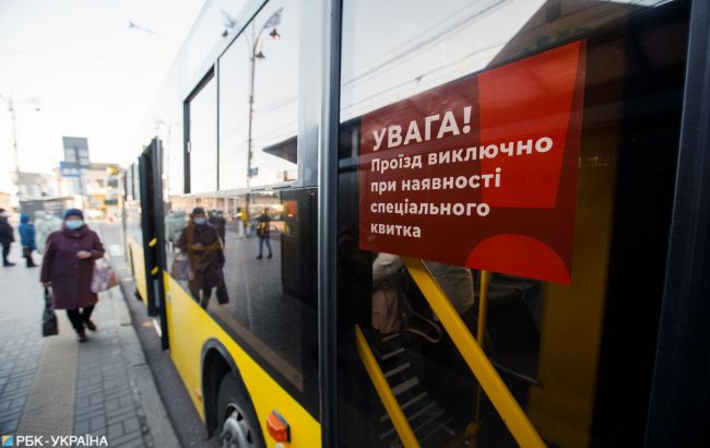 Украинским перевозчикам разрешили пропускать в транспорт больше пассажиров