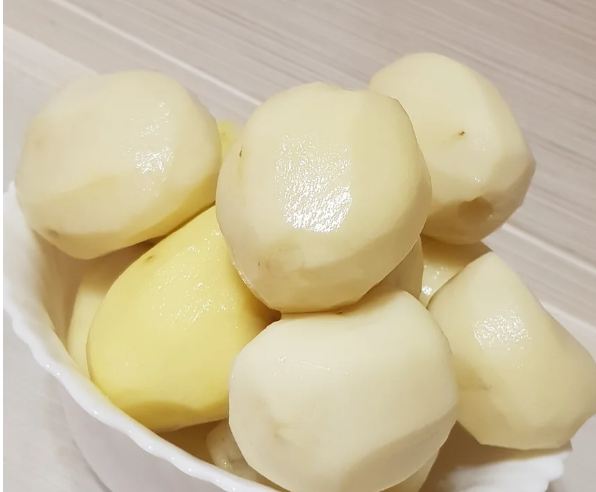 Не в воде и не в морозилке: как правильно хранить очищенный картофель