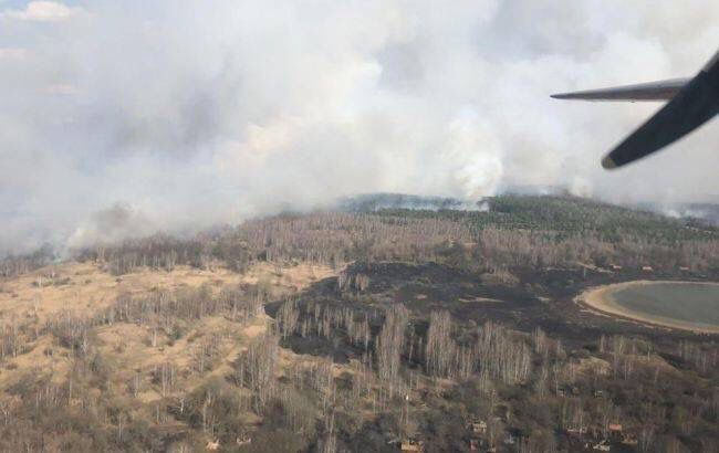 На Житомирщине третий день тушат масштабный пожар: горит лес