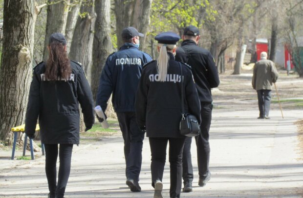 "Начинается!" Как полиция вылавливает прохожих в Харькове. ВИДЕО