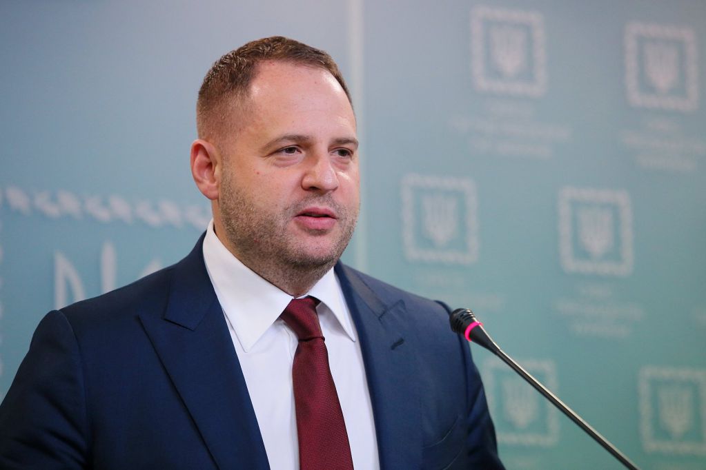 Через главу ОП Андрея Ермака бьют по Президенту