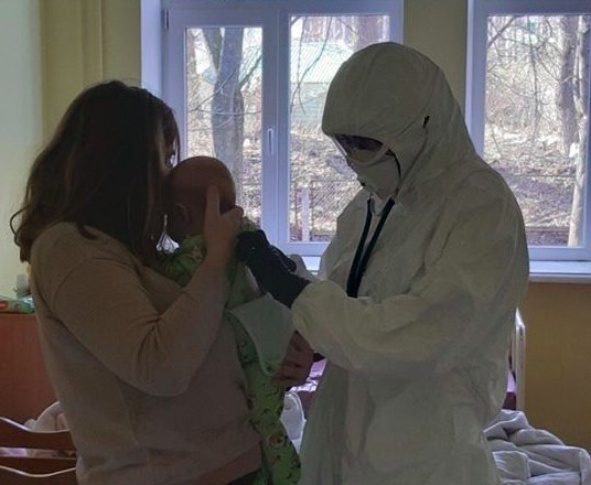В Тернополе зараженный COVID-19 трехмесячный малыш пошел на поправку