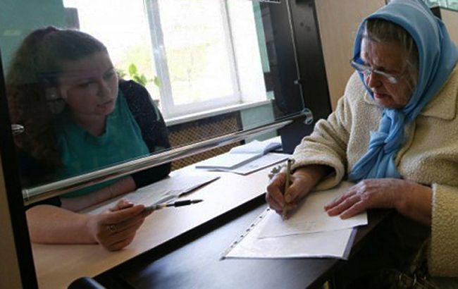 В Минсоцполитики сообщили, когда пенсионеры получат "карантинные" 1000 гривен