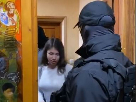 "Искали шлем и штаны": появилось новое ВИДЕО обысков у Чорновол