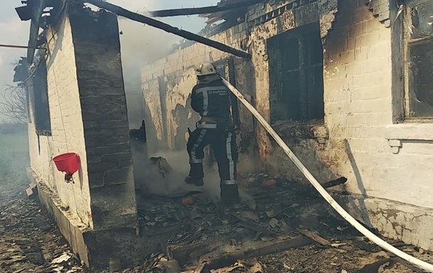 Пытались выйти из дома, но так и погибли возле двери: пожар унес жизни троих малышей
