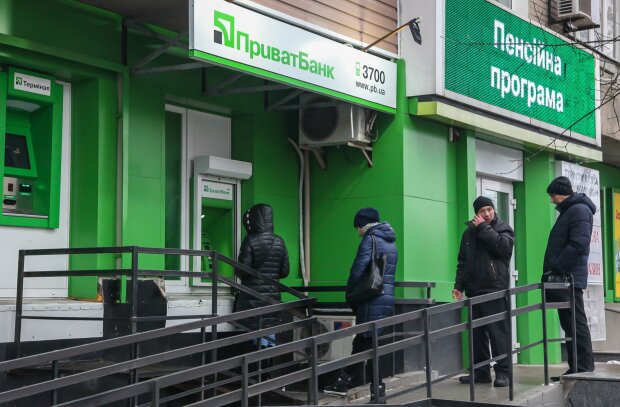 Каждому – по 800 гривен: ПриватБанк срочно обратился к украинцам