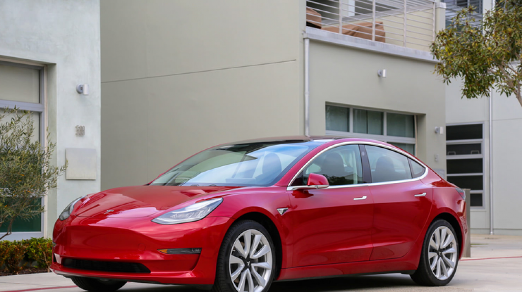 Автопилот не спас Tesla от ДТП. ВИДЕО
