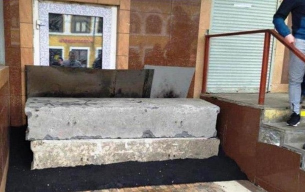 В Москве придумали новый метод наказания для нарушителей карантина – «бетонирование»