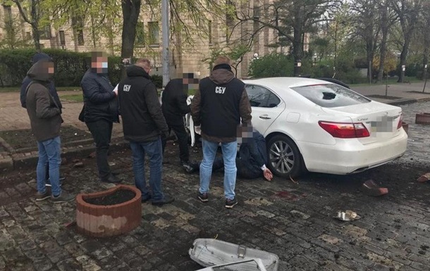 В Киеве задержали псевдо-сотрудника Кабмина, торговавшего «госдолжностями»