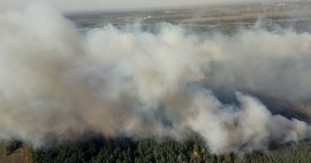 В ход пошла авиация и военная техника: ФОТО и ВИДЕО страшных пожаров под Киевом и Житомиром