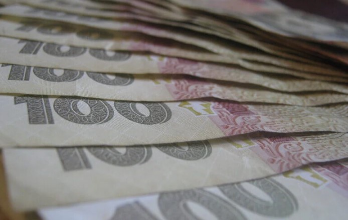 Врачам в Украине в апреле дали зарплату меньше, чем была до карантина