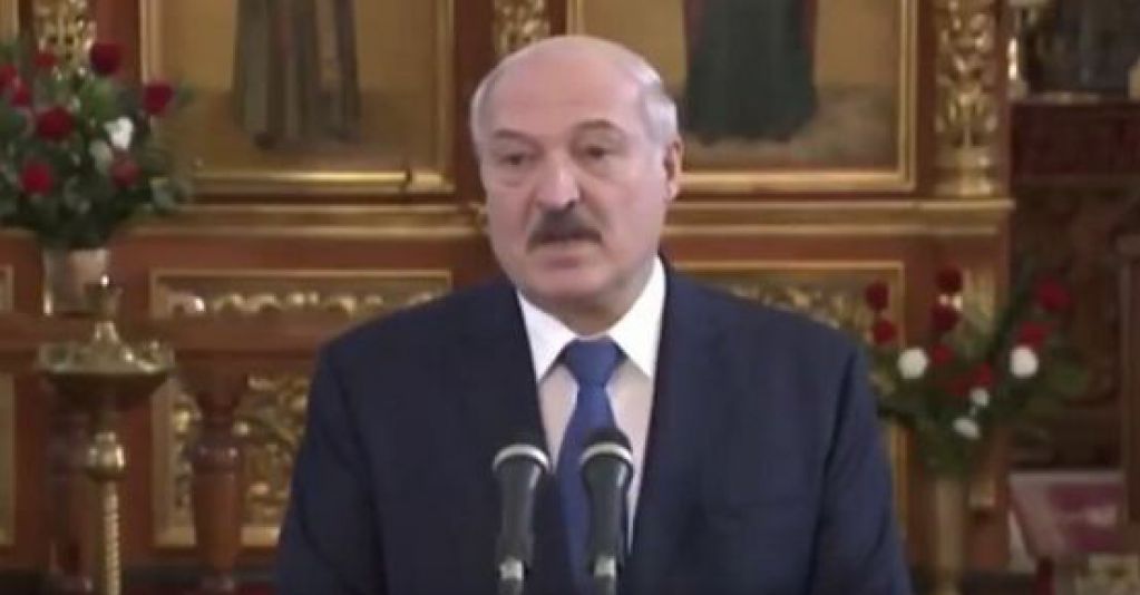 "Маску наденьте": Лукашенко толкнул речь в храме. ВИДЕО