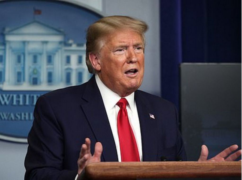 Трамп полностью приостановил иммиграцию в США