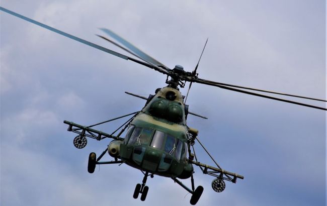 В Киевской области посреди поля  вертолет совершил аварийную посадку