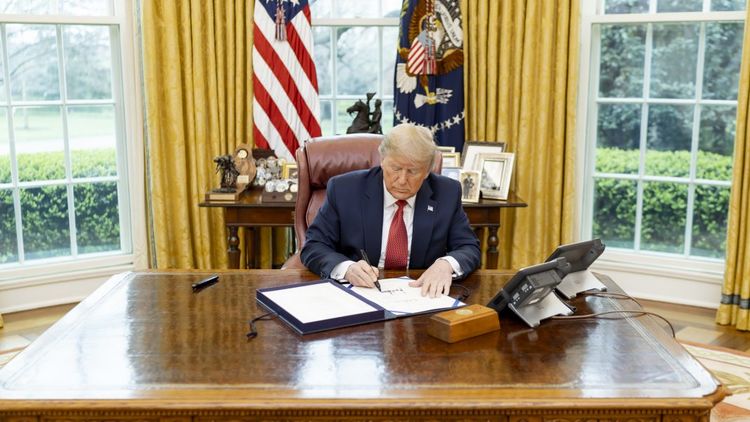 Трамп подписал указ о запрете миграции, но есть исключения