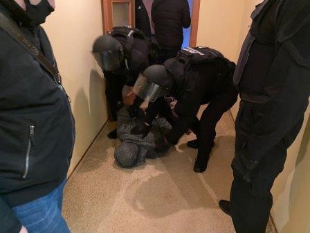 Поймали «на горячем»: под Днепром задержали банду во время вооруженного нападения