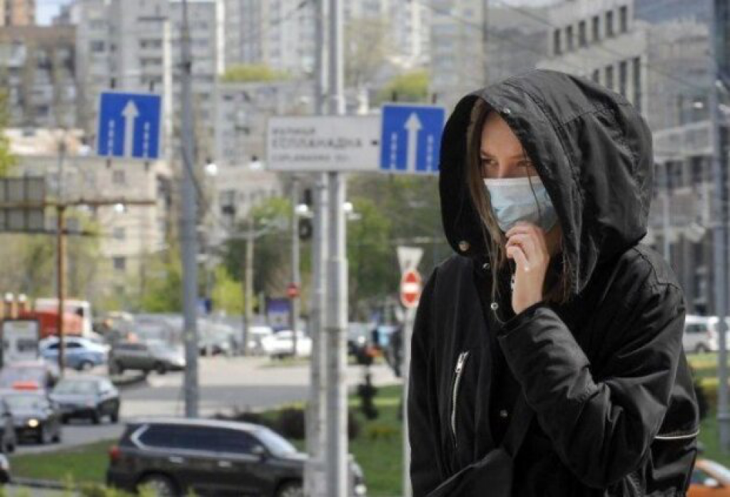 Еда на веревке из окна, воды нет: закрытые на карантин живут в спартанских условиях. ВИДЕО