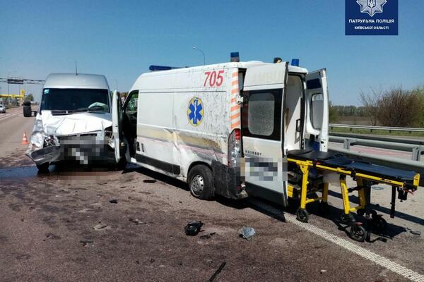 На Киевщине скорая помощь попала в ДТП из-за пьяного водителя: ранены медики