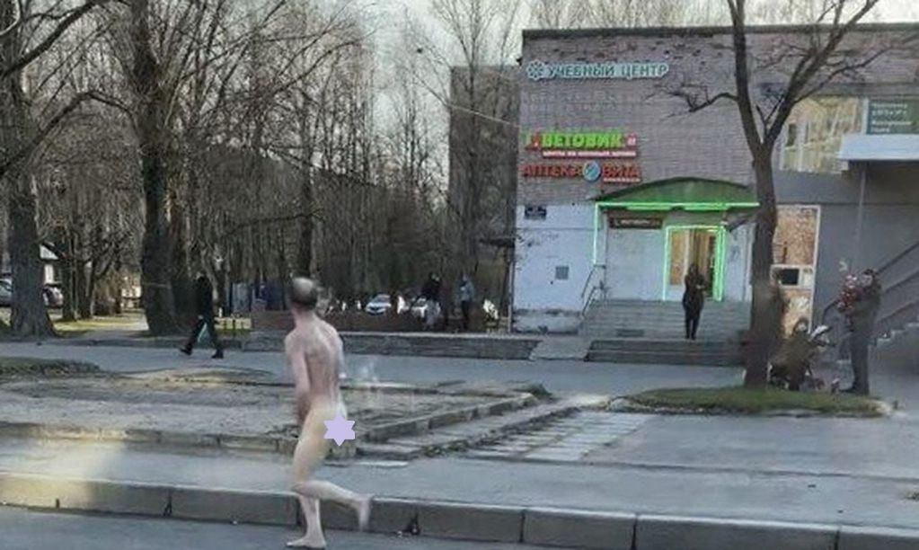 В Питере незадачливый любовник голышом убегал от разъяренного мужа