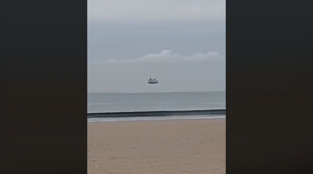 Жительница Новой Зеландии сняла на ВИДЕО корабль, парящий в воздухе