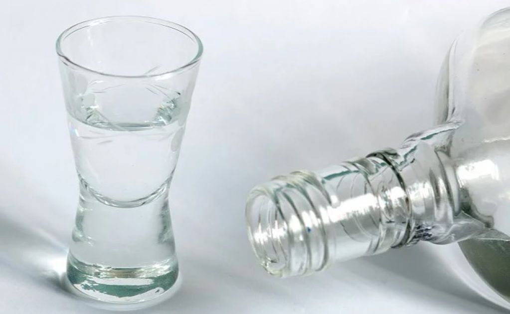 Как определить паленую водку: шесть признаков