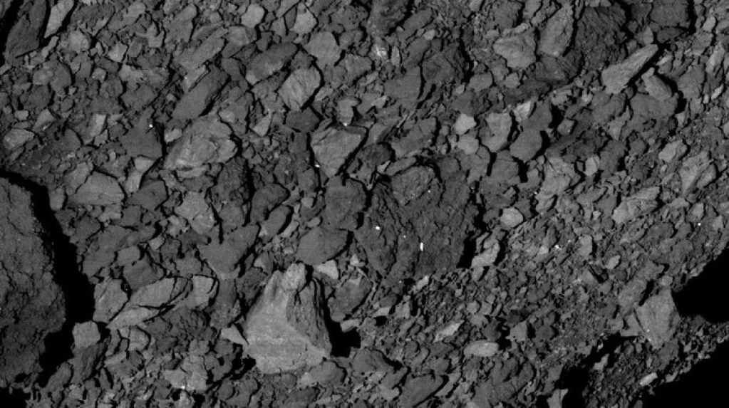 Зонд NASA подлетел к астероиду Бенну на расстояние 75 метров. ВИДЕО