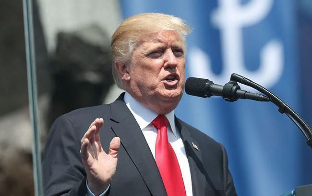 Трамп больше не уверен, что вакцину от коронавируса разработают к концу года
