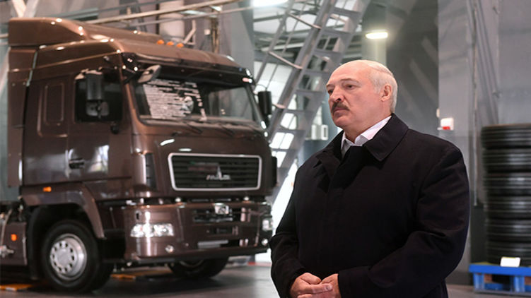 Лукашенко: через месяц забудем про коронавирус