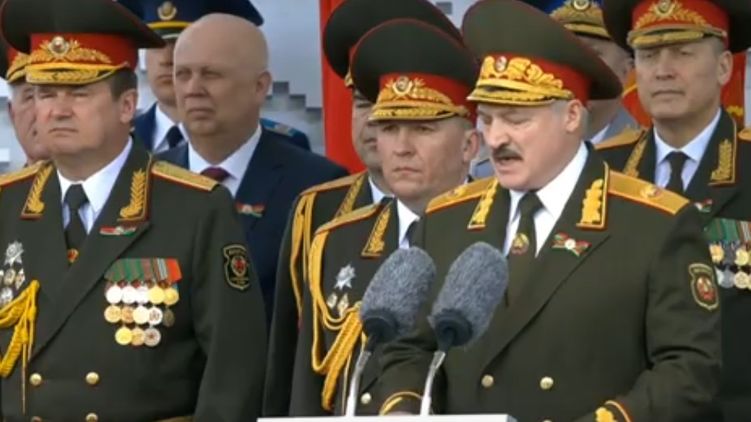 Лукашенко рассказал, почему не отказался от проведения Парада Победы