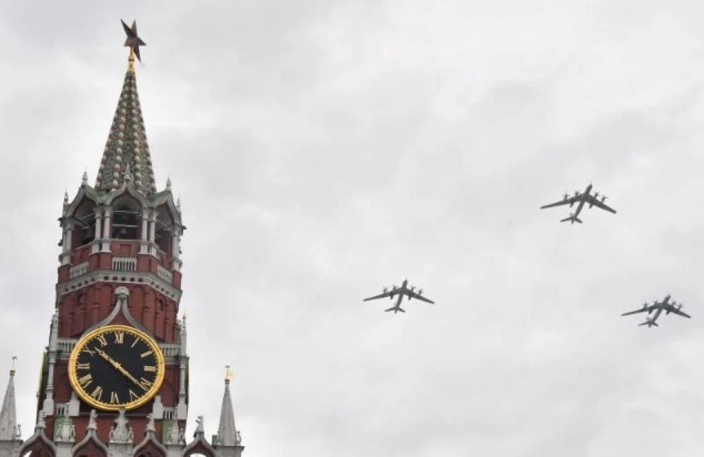 В Москве состоялся авиапарад в честь Дня Победы