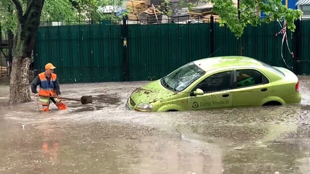 Прячьте авто и готовьте дачи: в Украине обещают мощнейший потоп