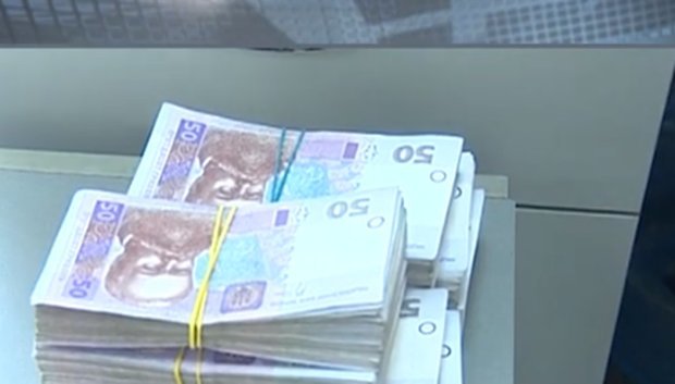 Пополнение карты более 5 тысяч: украинцам объяснили, как доказать законность средств