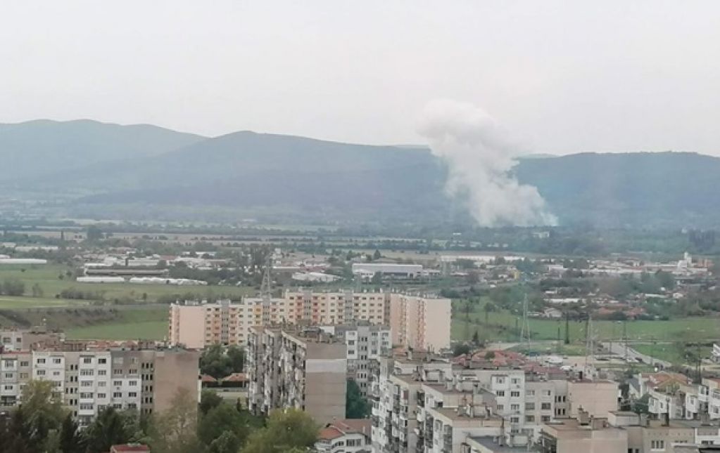 Мощный взрыв прогремел в Болгарии: на воздух взлетел оружейный завод
