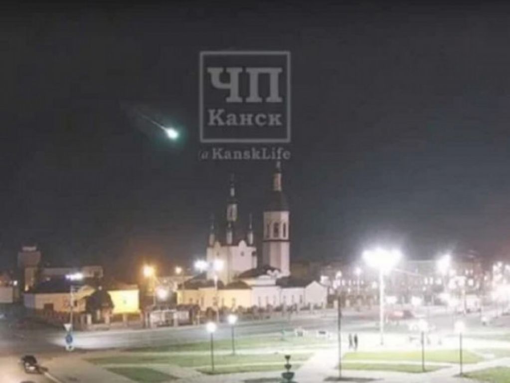 До Земли не долетел: метеорит, сгоревший над Сибирью, сняли на ВИДЕО