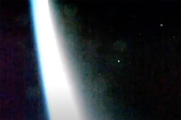 Камера МКС сняла на ВИДЕО армаду НЛО, улетающих с Земли