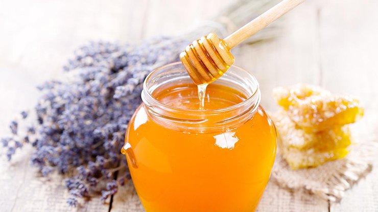 Опасен для здоровья: кому противопоказан мед