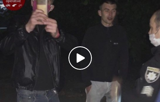 Пьяные киевляне захотели арахиса и разбили окно МАФа