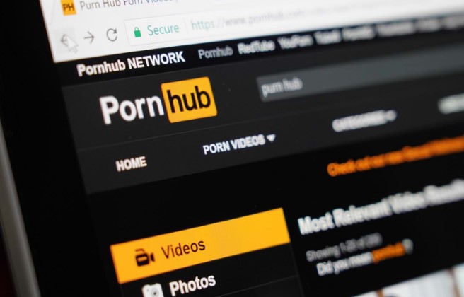 Суд наказал украинца, который загружал ролики на PornHub