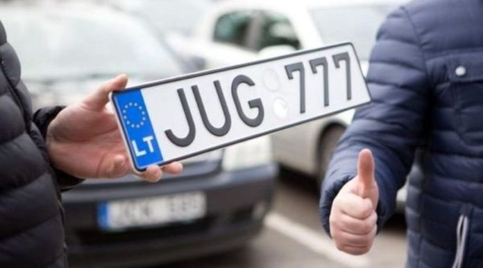 Украинцам бесплатно раздают "евробляхи": кто может получить машину