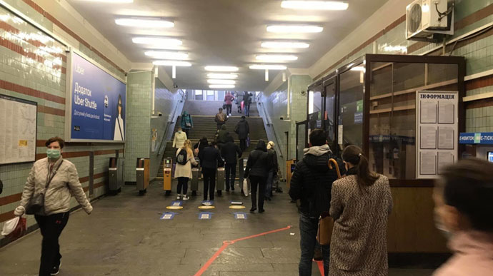 В Киевском метрополитене в час пик стало больше пассажиров. ФОТО