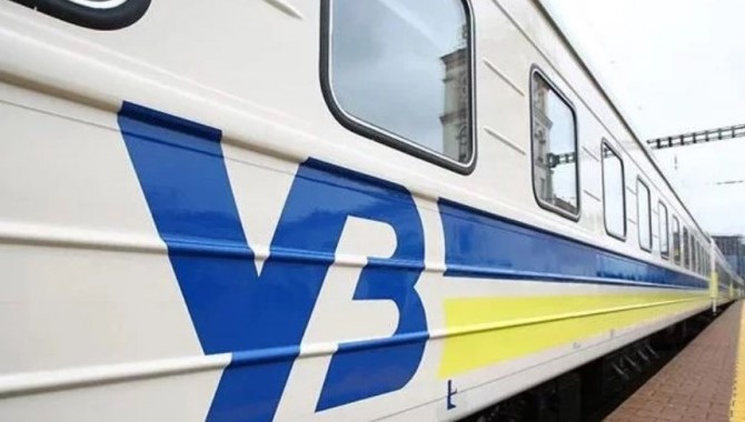 Укрзализныця возобновила продажу билетов еще на девять поездов. СПИСОК
