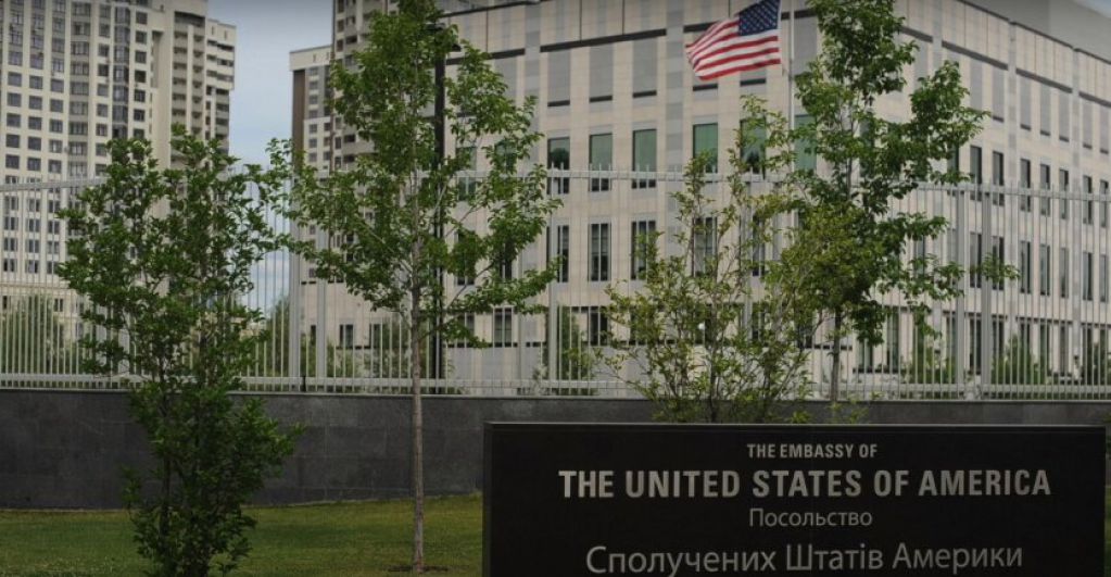 Американские дипломаты предостерегли против втягивания Украины во внутренние дела США