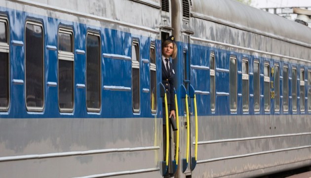 С 1 июня Укрзализныця запустит 42 поезда