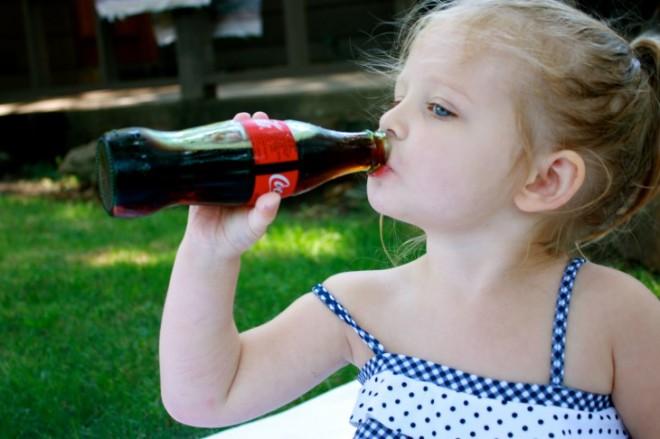 Вредно ли детям пить Кока-колу – ответ Комароского удивил