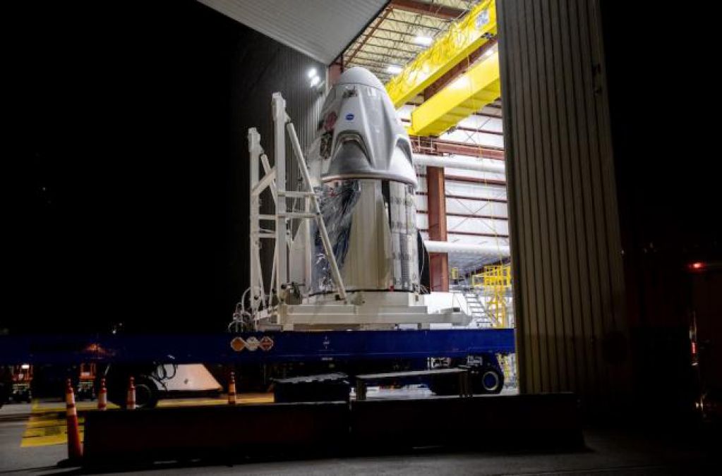 Астронавты NASA вернулись на карантин после отмены старта Crew Dragon